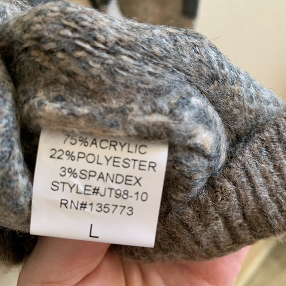 Olivaceous oversized cheetah animal print super soft sweater NWT🌴 - Picture 6 of 6